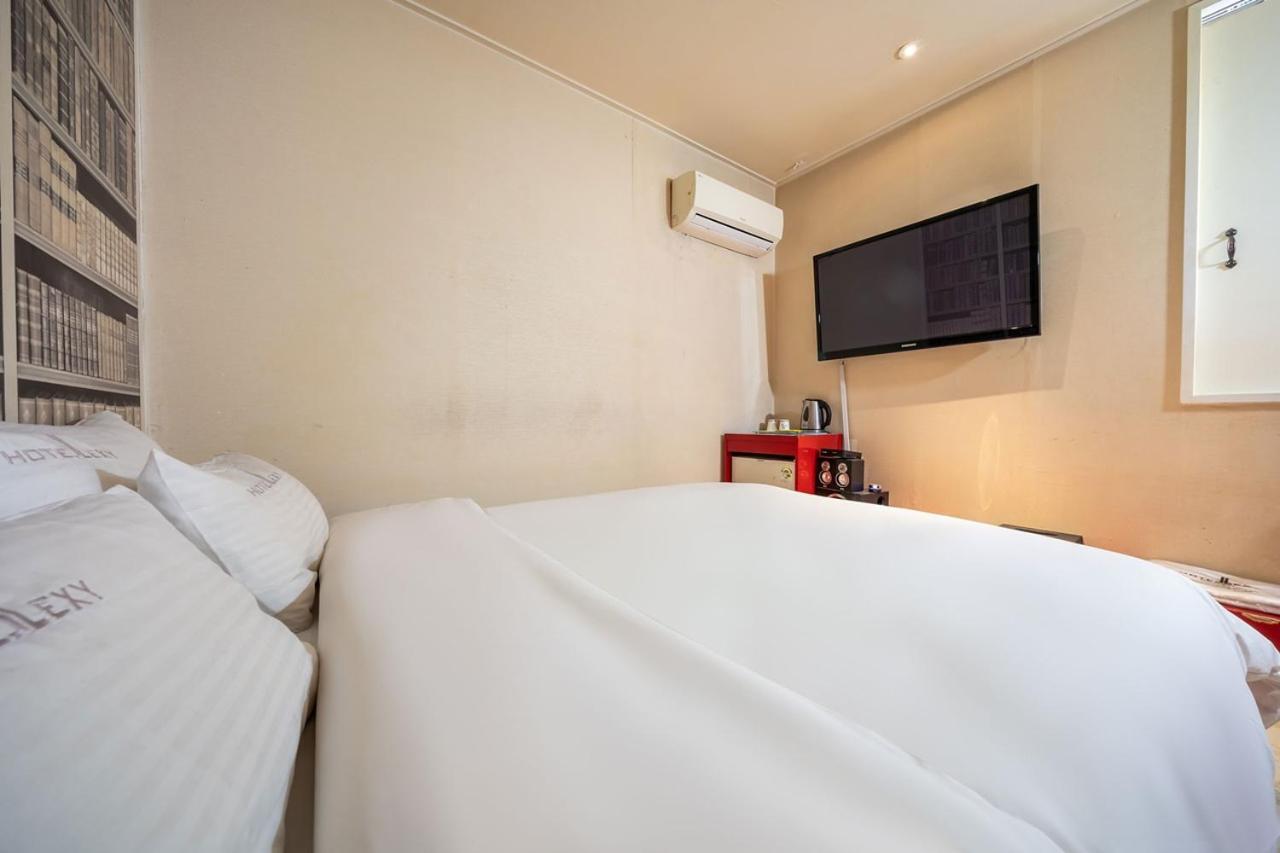 Guri Lexy Hotel Zewnętrze zdjęcie